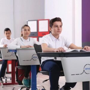 طاولات وكراسي مدرسية