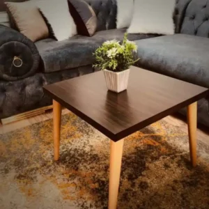 طاولة ركنة بسيطة